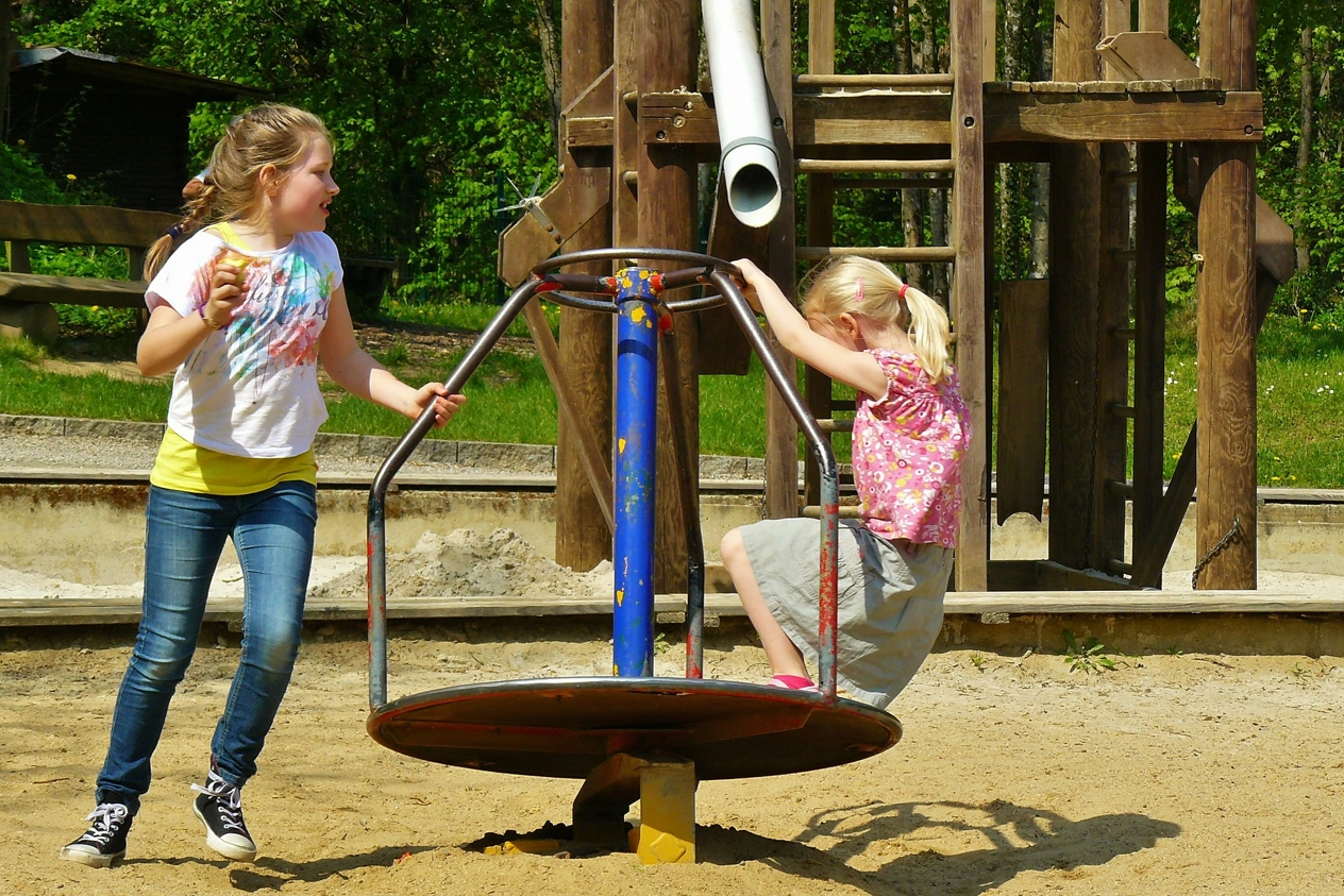 children-playing-334531_1920