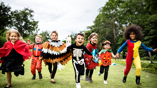 Halloween costumes thumbnail