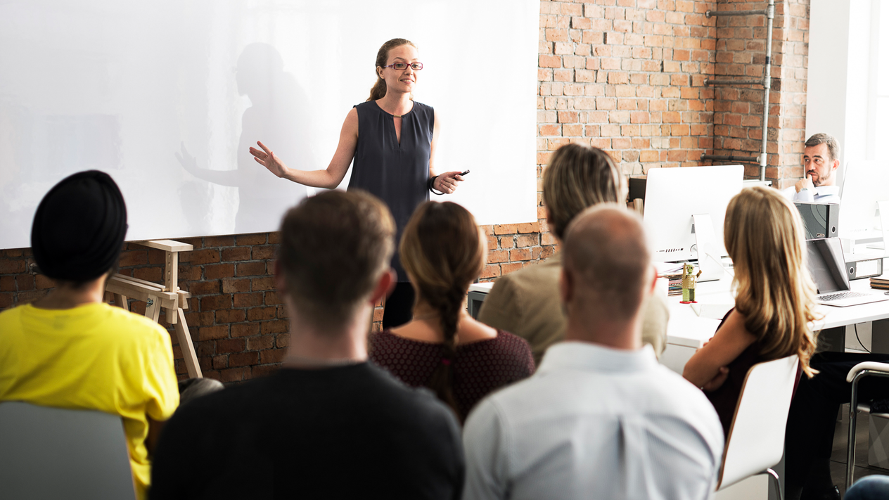 In company  no light 1920px 1080px